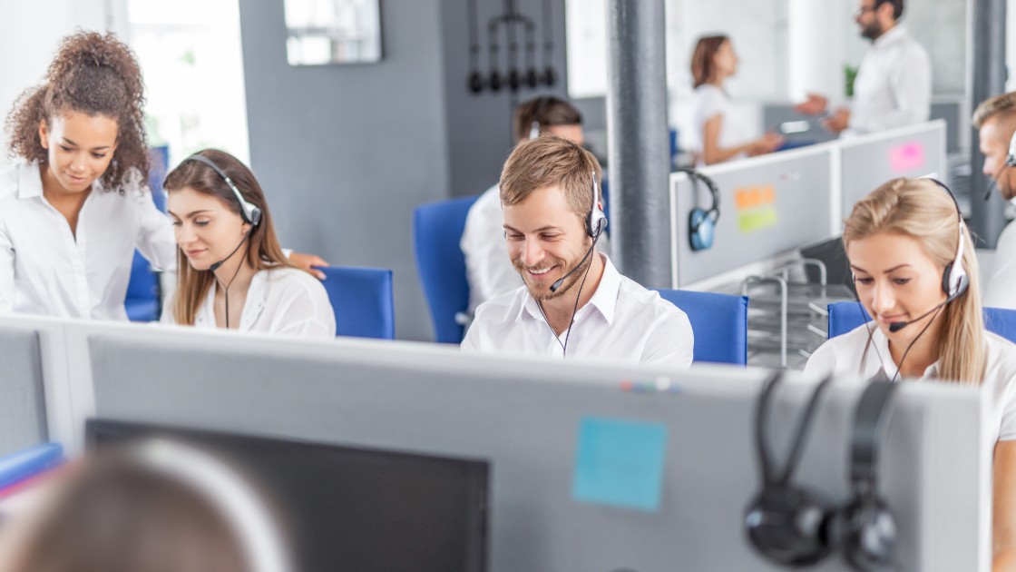 How AI Roleplay Trains Call Center Agents on When to Speak, Pause, and Listen